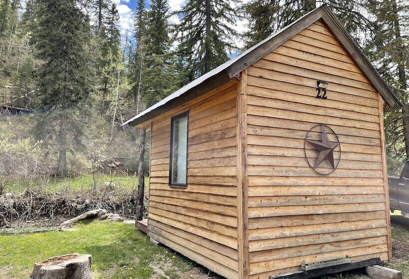 هتل Whitetail Creek Camping Resort