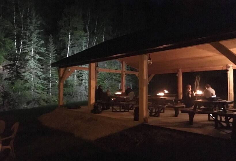هتل Whitetail Creek Camping Resort
