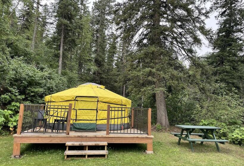 هتل Whitetail Creek Camping Resort