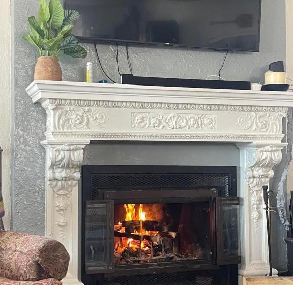 مبيت وإفطار The Brower House