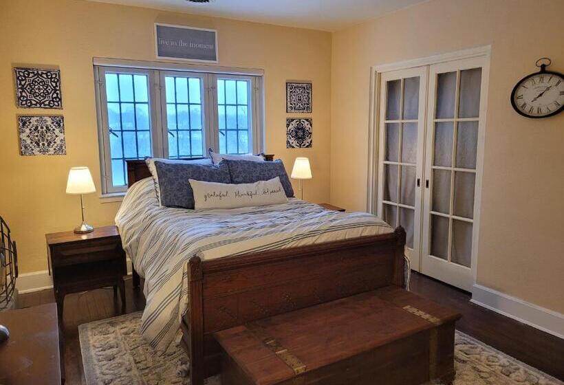 مبيت وإفطار The Brower House