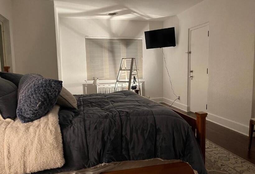 مبيت وإفطار The Brower House