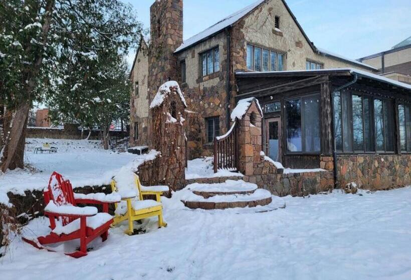 مبيت وإفطار The Brower House