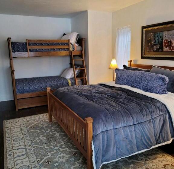 مبيت وإفطار The Brower House