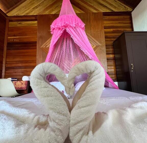 پانسیون Dolphin Homestay