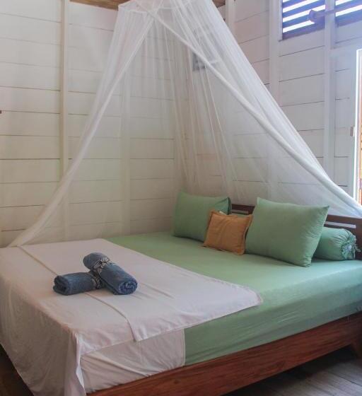 پانسیون Toro Simalatcat Surfcamp