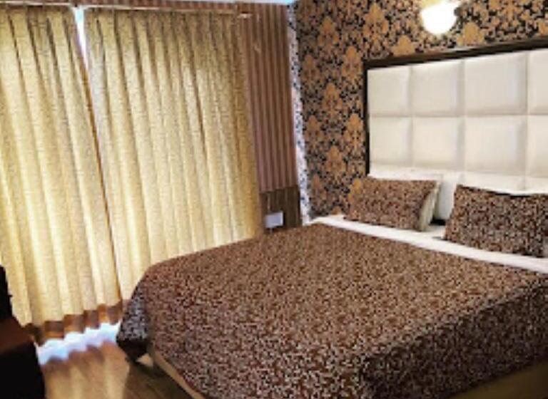 Forest Hill Resorts Laripora