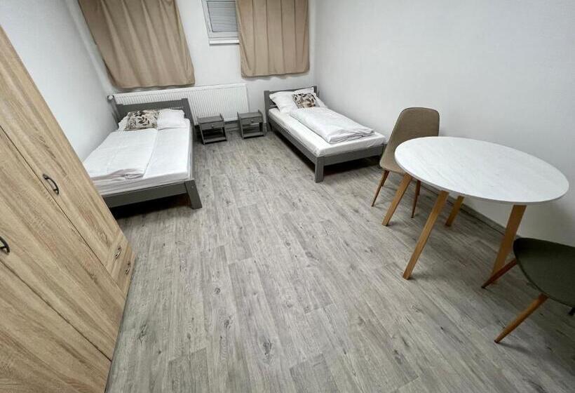 Hostel H18