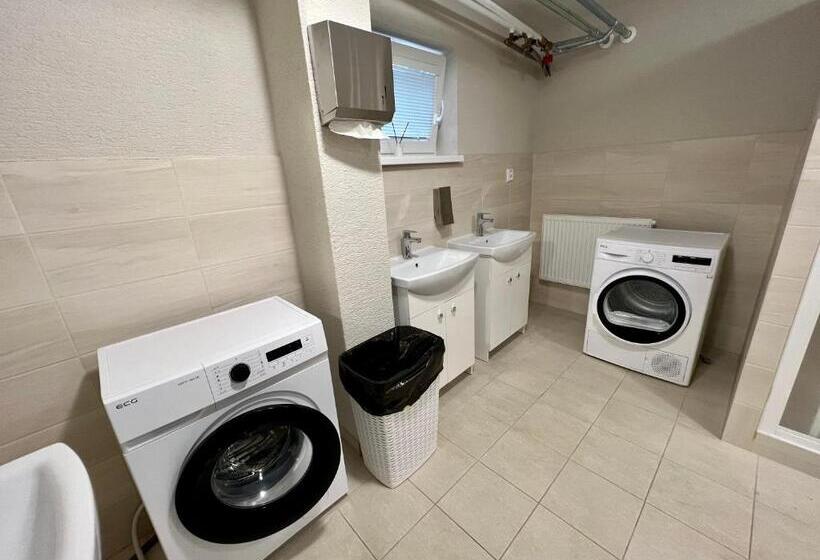 Hostel H18
