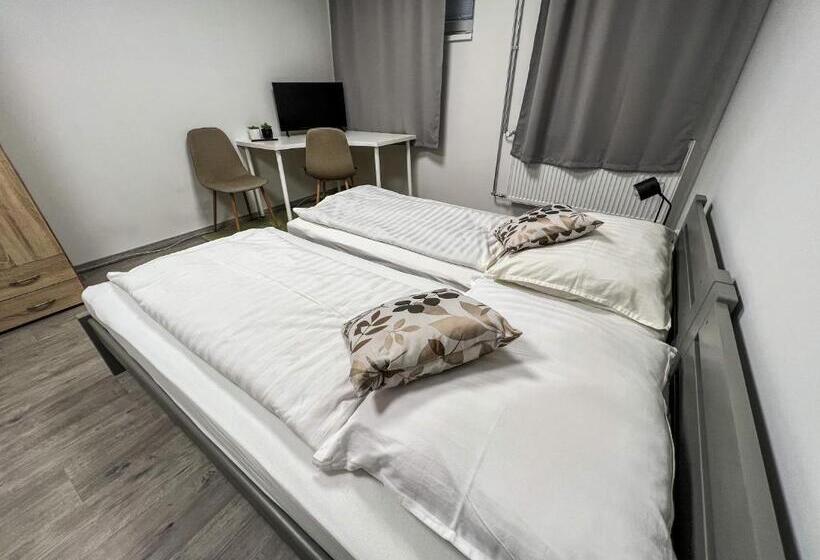Hostel H18