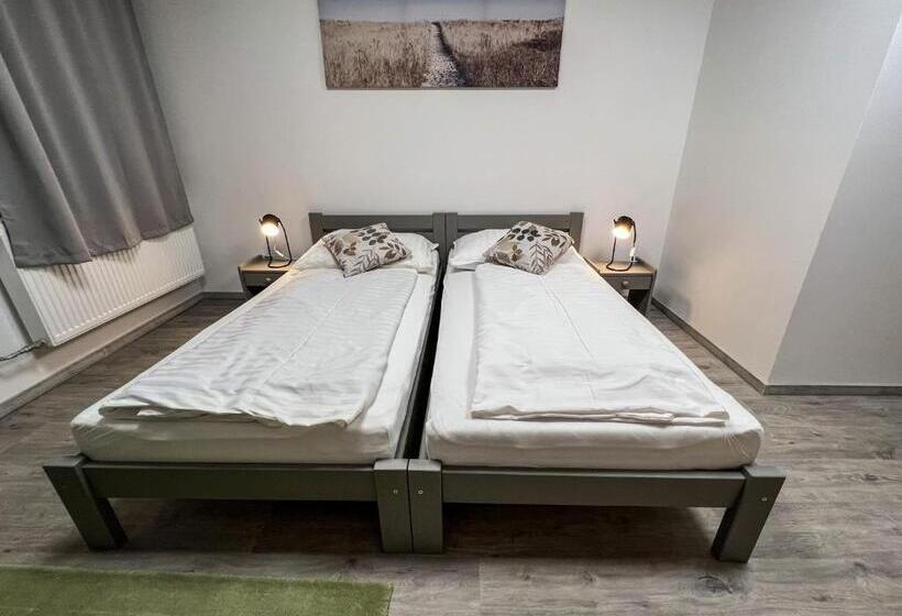 Hostel H18