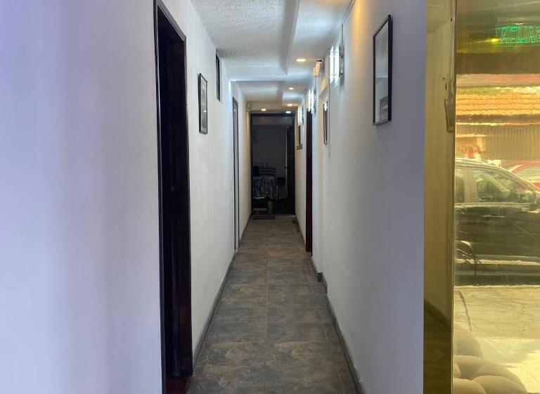 بنسيون Calu L  Petit Hostel