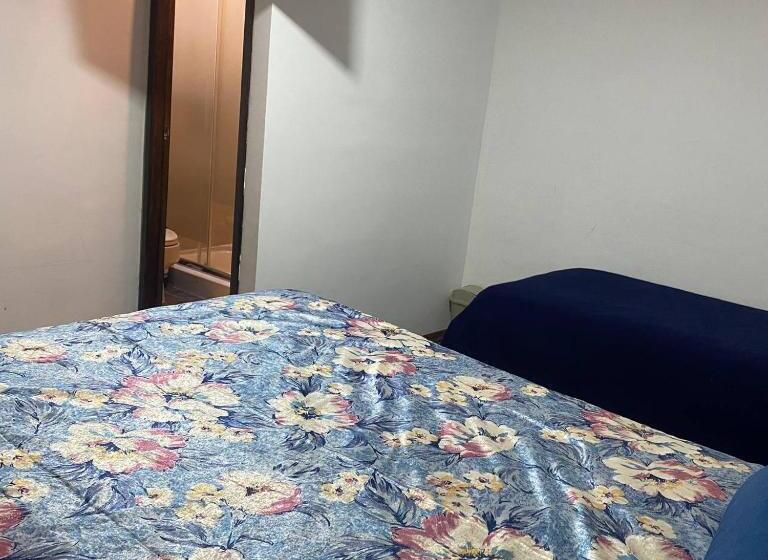 بنسيون Calu L  Petit Hostel