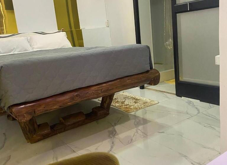 بنسيون Calu L  Petit Hostel