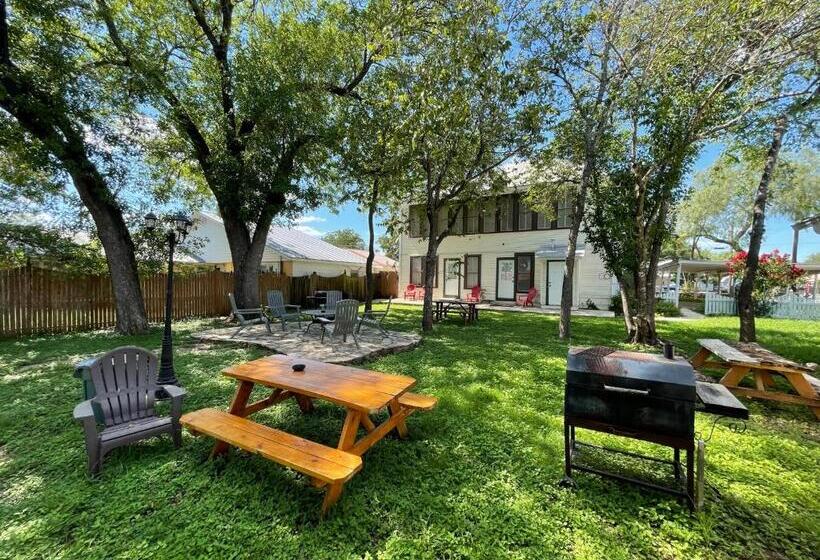 펜션 Carriage Inn   Tarpley Suite 5