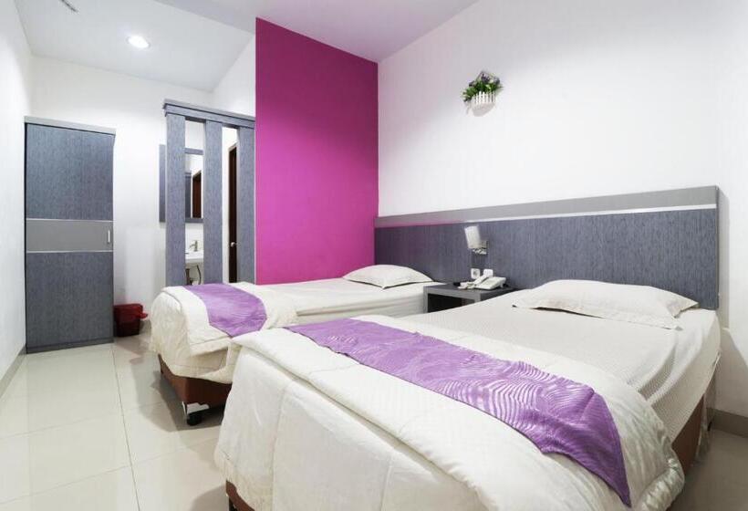 پانسیون Paus Guest House Pekanbaru