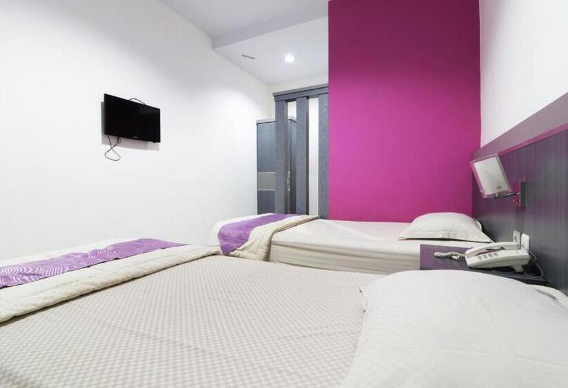 پانسیون Paus Guest House Pekanbaru