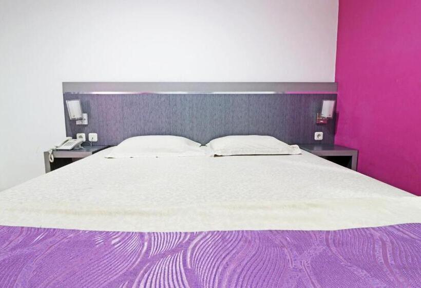 پانسیون Paus Guest House Pekanbaru