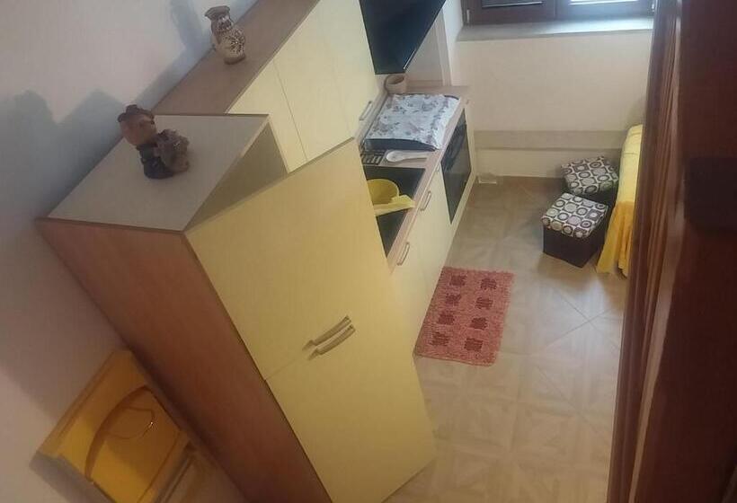 ペンション Sapri Holidays