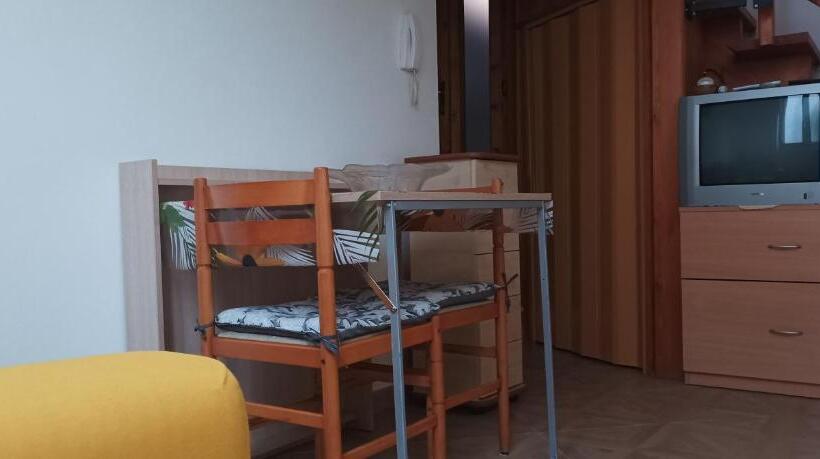 ペンション Sapri Holidays