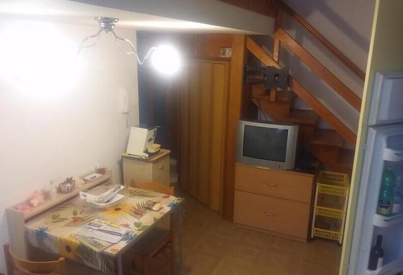 ペンション Sapri Holidays