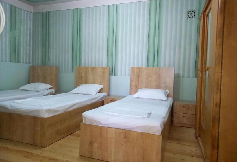 پانسیون Selina Guest House