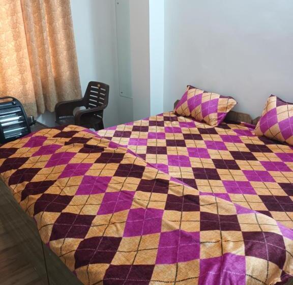 호텔 Him Aaranya Home Stay Shimla