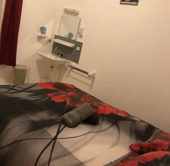Отель Rest Hôtel Chambre N3