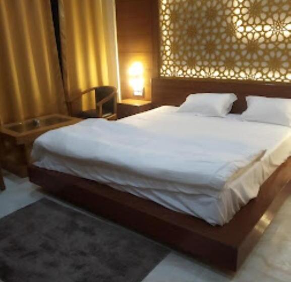 호텔 Shar Inn Balrampur
