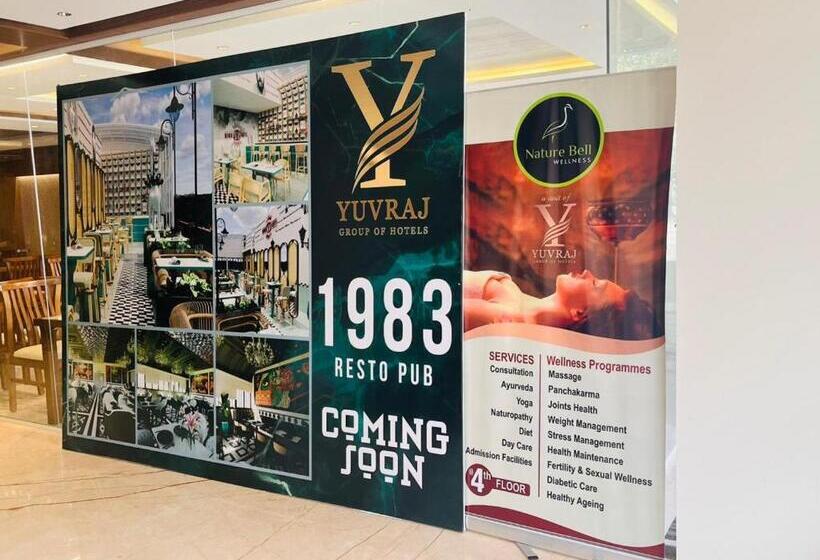 호텔 Yuvraj Le Royale