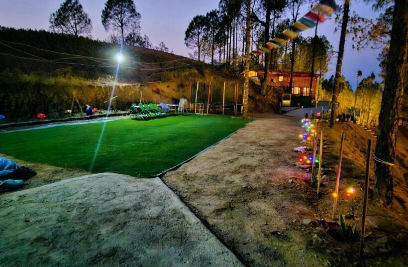 אתר נופש Shiv Forest Villas