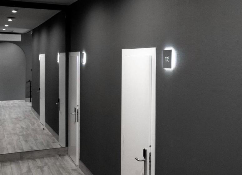 فندق صغير R.