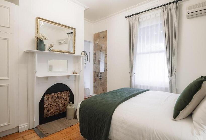 Bed and Breakfast Benambra Boutique Accommodation   C1883  Lonsdale Suite