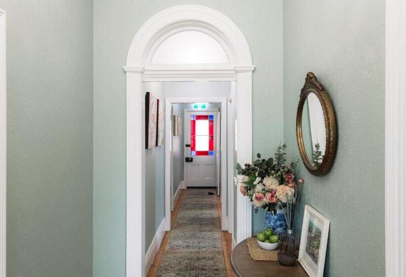 Bed and Breakfast Benambra Boutique Accommodation   C1883  Lonsdale Suite