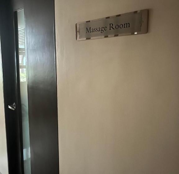فندق 101 Nb Samspacious Accomodation Place