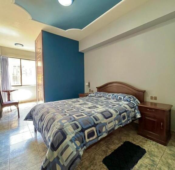 هتل Hostal Escobar