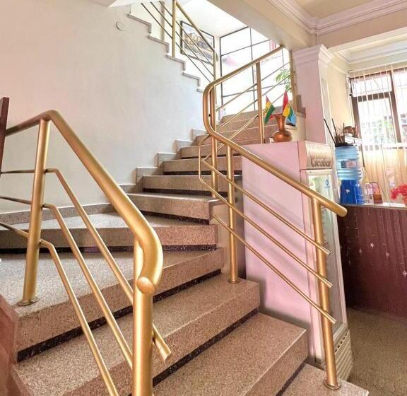 هتل Hostal Escobar