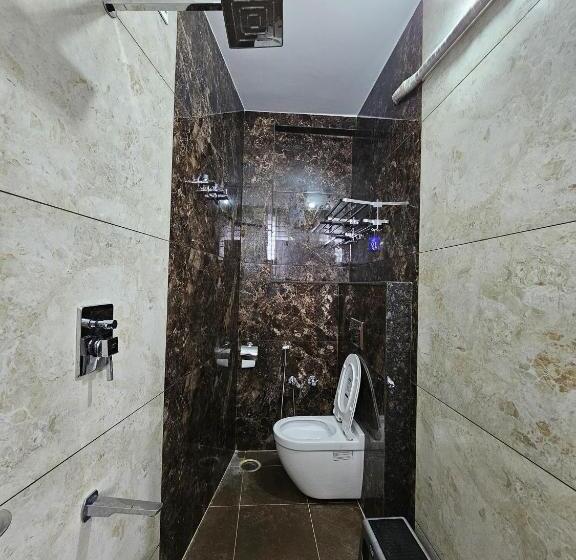 هتل Navarathna Comforts