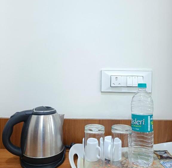 هتل Navarathna Comforts