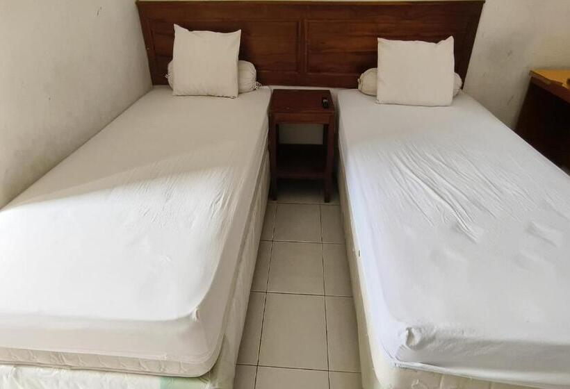 هتل Oyo 93512 Umbuy Homestay