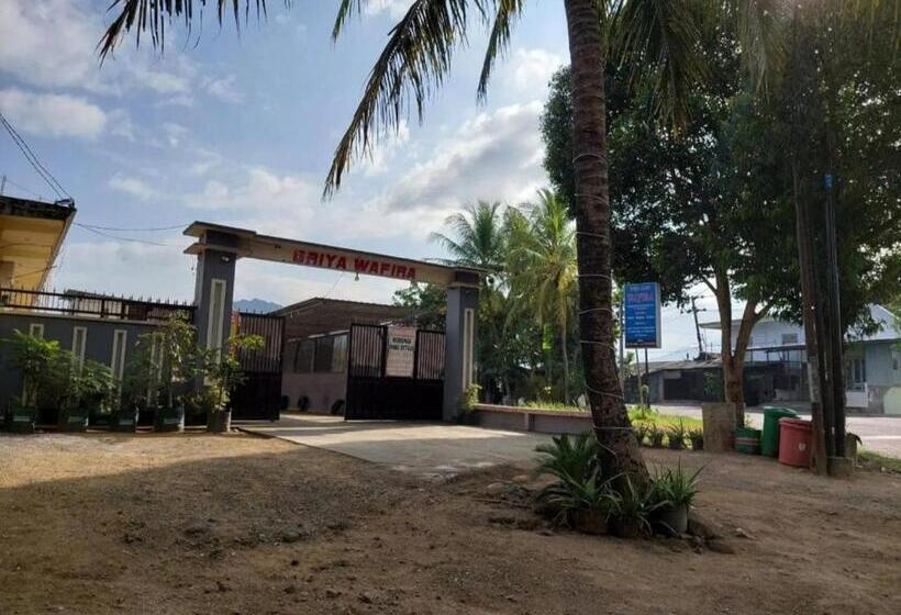 ホテル Oyo 93525 Griya Wafira Trenggalek Syariah