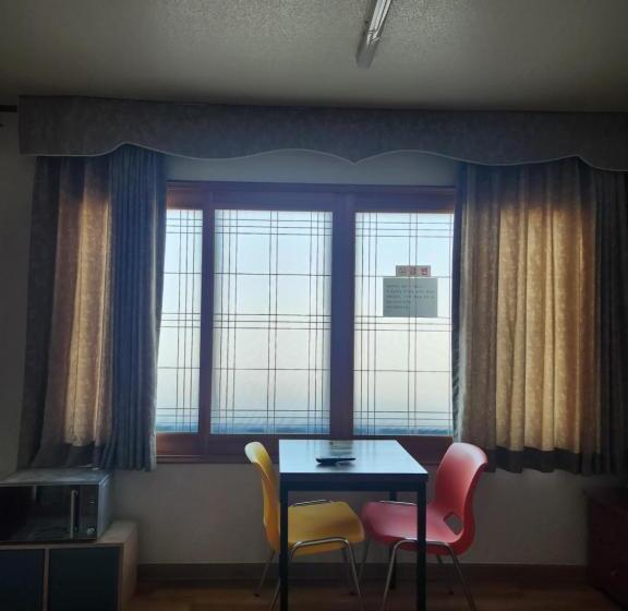 Pensió Bada Village Minbak