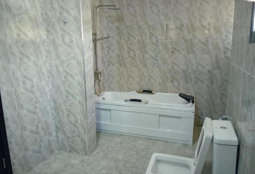 پانسیون Frontline Homes & Suites