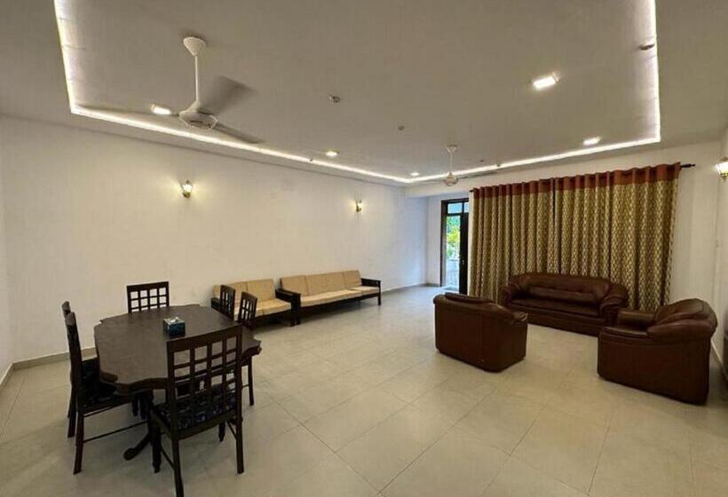 بنسيون Highway Reach Layathraa