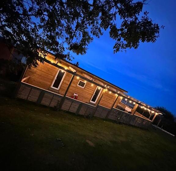 بنسيون Tracey’s Hideaway   With Hot Tub & Amazing Views