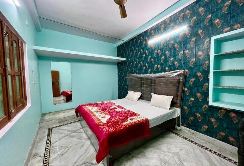 פנסיון Trilok Residency   Dashashwamedh Varanasi