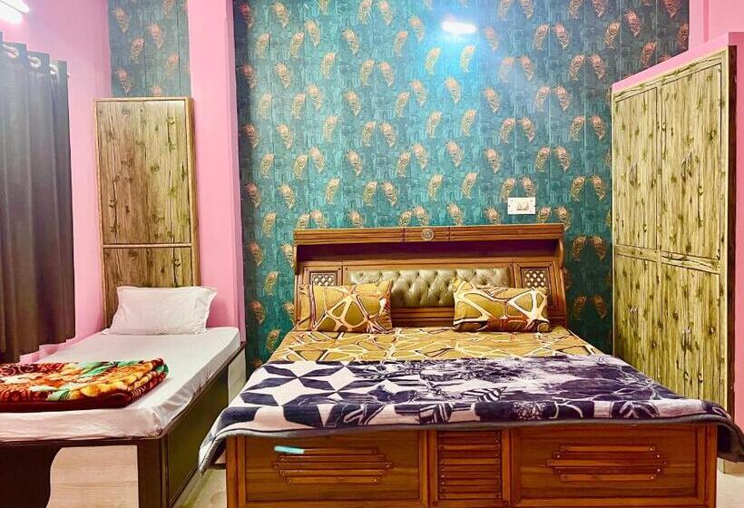 פנסיון Trilok Residency   Dashashwamedh Varanasi