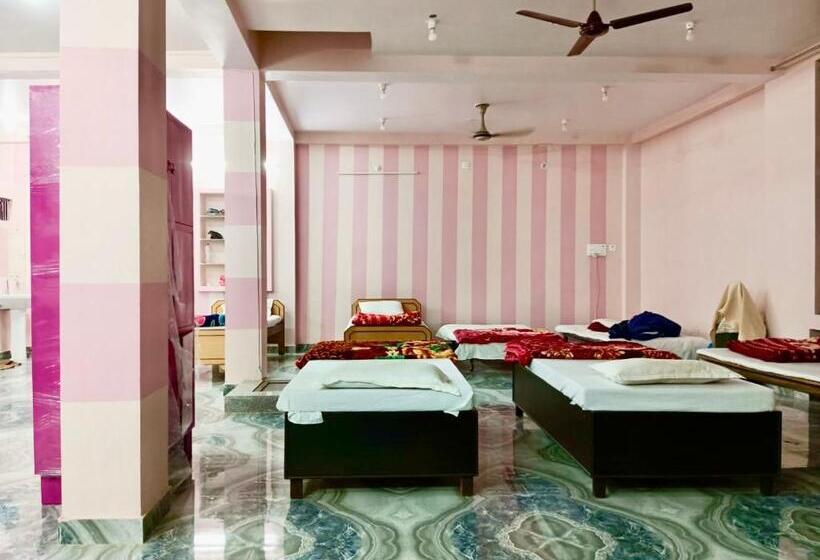 פנסיון Trilok Residency   Dashashwamedh Varanasi