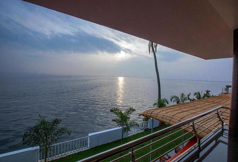 Vembanad Village Backwater Resort