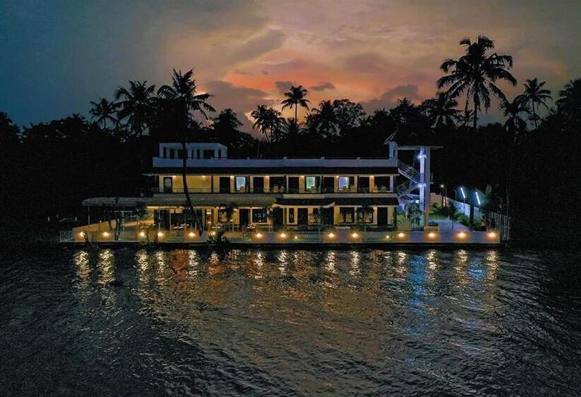 Vembanad Village Backwater Resort